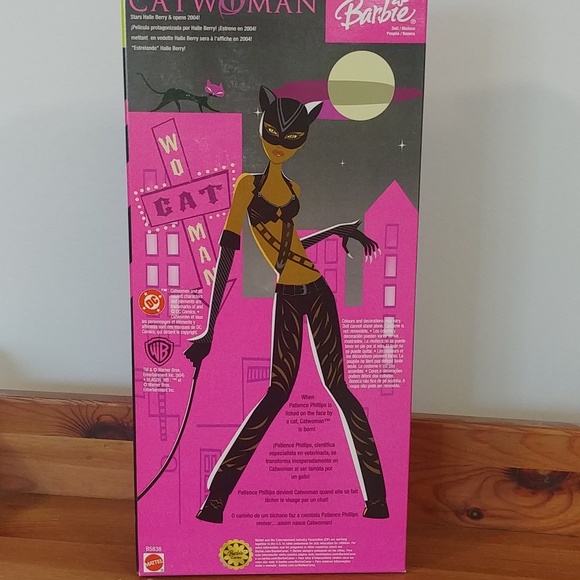 NEW Halle Berry Cat Woman 2004 Barbie + FREE Item - Picture 2 of 7